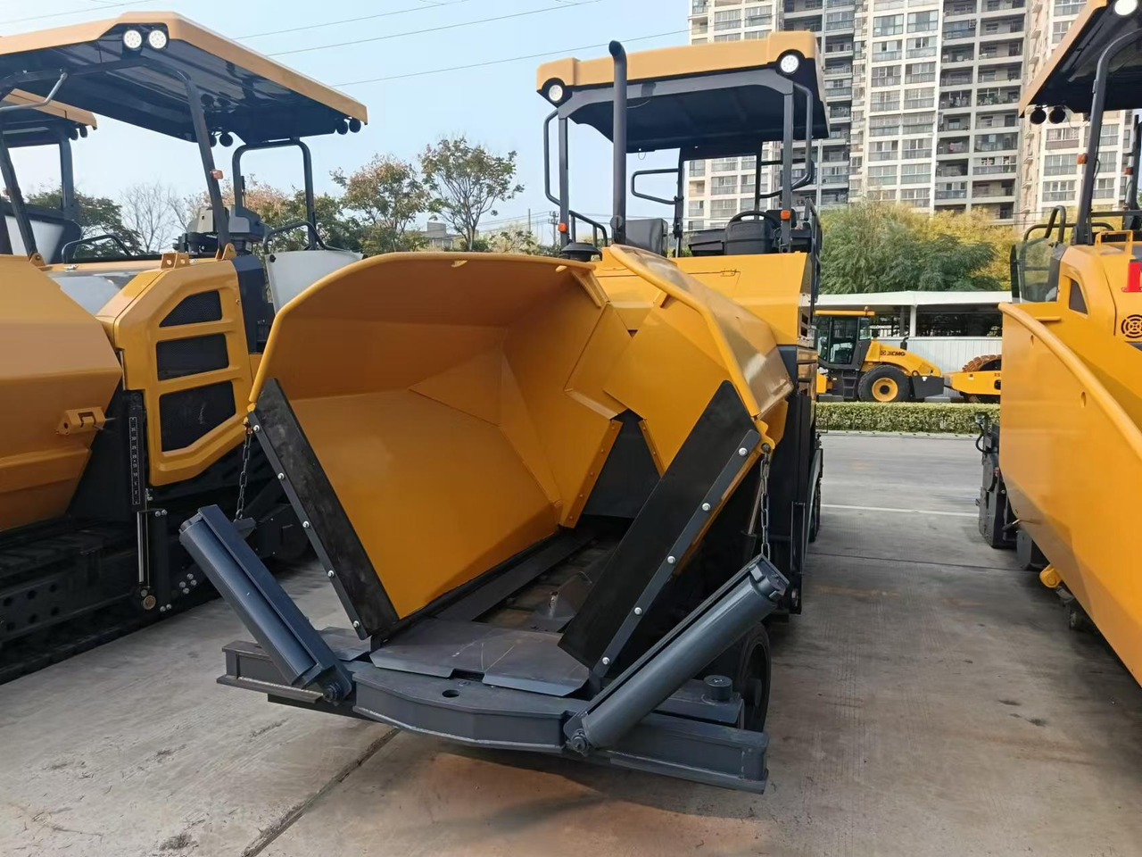 XCMG Official Road Machinery Used Asphalt Paver RP453L 3.4m Small Asphalt Paver Price - Asphalt paver: picture 5 XCMG Official Road Machinery Used Asphalt Paver RP453L 3.4m Small Asphalt Paver Price - Asphalt paver: picture 5