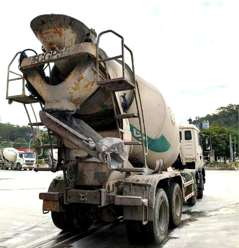XCMG Official Used Concrete Mixer Truck HOWO G4802D 12m³ Cement Mixer Truck Price - Concrete mixer truck: picture 3 XCMG Official Used Concrete Mixer Truck HOWO G4802D 12m³ Cement Mixer Truck Price - Concrete mixer truck: picture 3