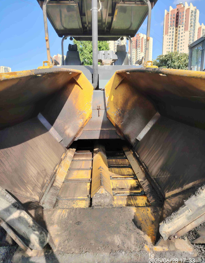 XCMG RP905HDIV used hydraulic mobile asphalt paver - Asphalt paver: picture 5 XCMG RP905HDIV used hydraulic mobile asphalt paver - Asphalt paver: picture 5