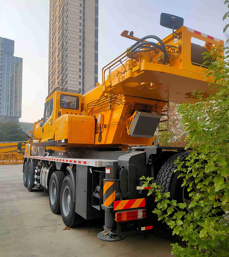 XCMG XCT100L7-I 100ton used pickup mobile hoist crane price - Mobile crane: picture 3 XCMG XCT100L7-I 100ton used pickup mobile hoist crane price - Mobile crane: picture 3