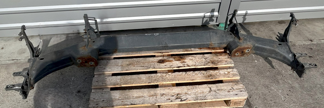 DAF CF EURO 6 BUMPER BEAM WITH STEP BRACKETS - Bumper: picture 2 DAF CF EURO 6 BUMPER BEAM WITH STEP BRACKETS - Bumper: picture 2