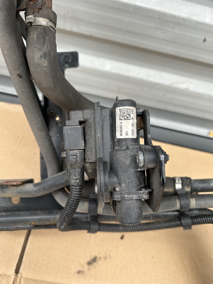 DAF TUBE THREE-WAY VALVE WEBASTO WATER 9036682 - A/C part: picture 2 DAF TUBE THREE-WAY VALVE WEBASTO WATER 9036682 - A/C part: picture 2