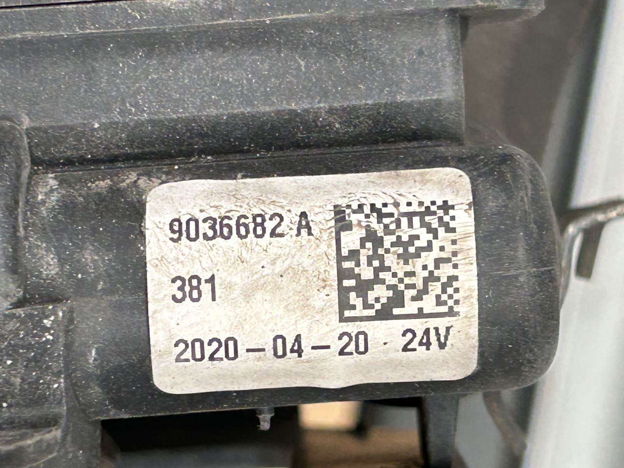 DAF TUBE THREE-WAY VALVE WEBASTO WATER 9036682 - A/C part: picture 3 DAF TUBE THREE-WAY VALVE WEBASTO WATER 9036682 - A/C part: picture 3