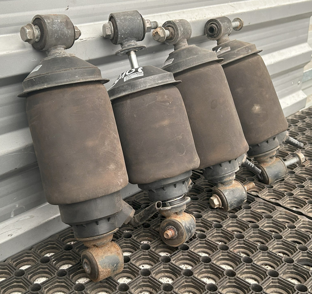 DAF XF 106 CAB SUSPENSION BOOT SET - Cab suspension: picture 2 DAF XF 106 CAB SUSPENSION BOOT SET - Cab suspension: picture 2