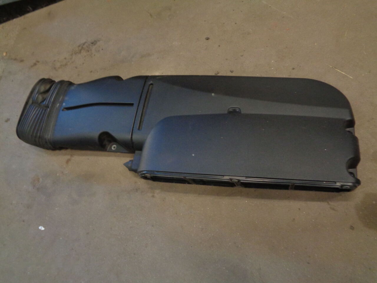 DAF XF 106 Komin Powietrza DAF XF 106 1935598  DAF XF 106 truck - Body and exterior for Truck: picture 2 DAF XF 106 Komin Powietrza DAF XF 106 1935598  DAF XF 106 truck - Body and exterior for Truck: picture 2