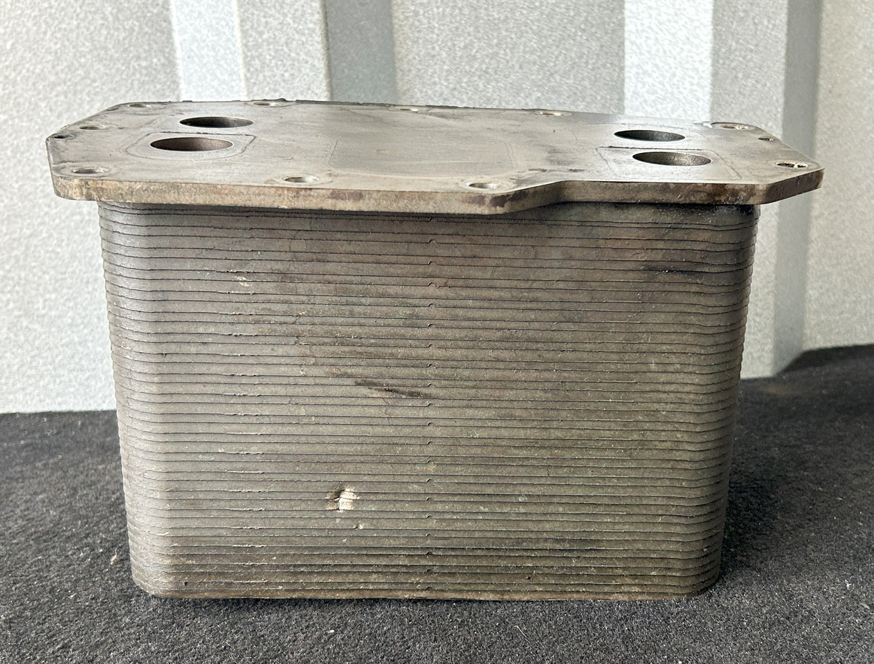 DAF XF 106 MX-11 44 OIL COOLER - Oil cooler: picture 1 DAF XF 106 MX-11 44 OIL COOLER - Oil cooler: picture 1