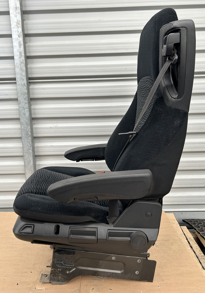 Grammer Grammer DRIVER'S SEAT MERCEDES ACTROS MP4 - Seat for Truck: picture 3 Grammer Grammer DRIVER'S SEAT MERCEDES ACTROS MP4 - Seat for Truck: picture 3