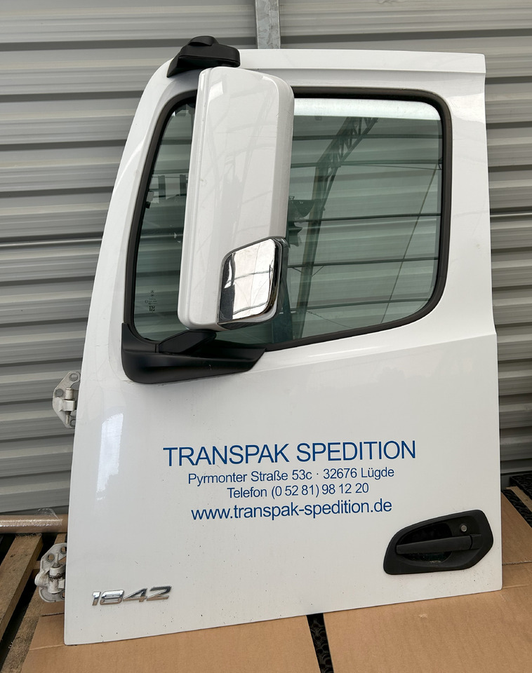 MERCEDES ACTROS MP4 DOOR LEFT WITH MIRROR - Door and parts: picture 1 MERCEDES ACTROS MP4 DOOR LEFT WITH MIRROR - Door and parts: picture 1