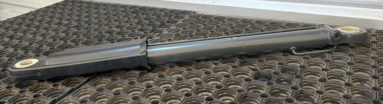 MERCEDES ATEGO CABIN LIFTING ACTUATOR + PUMP - Cab suspension: picture 4 MERCEDES ATEGO CABIN LIFTING ACTUATOR + PUMP - Cab suspension: picture 4
