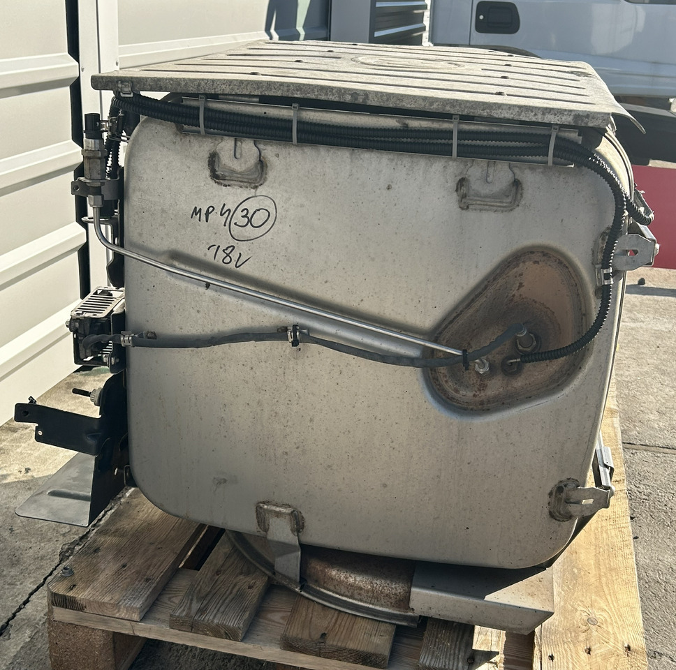 MERCEDES-BENZ ACTROS MP4 DPF CATALYTIC CONVERTER A0084901912 A0094905612 - Catalytic converter for Truck: picture 2 MERCEDES-BENZ ACTROS MP4 DPF CATALYTIC CONVERTER A0084901912 A0094905612 - Catalytic converter for Truck: picture 2