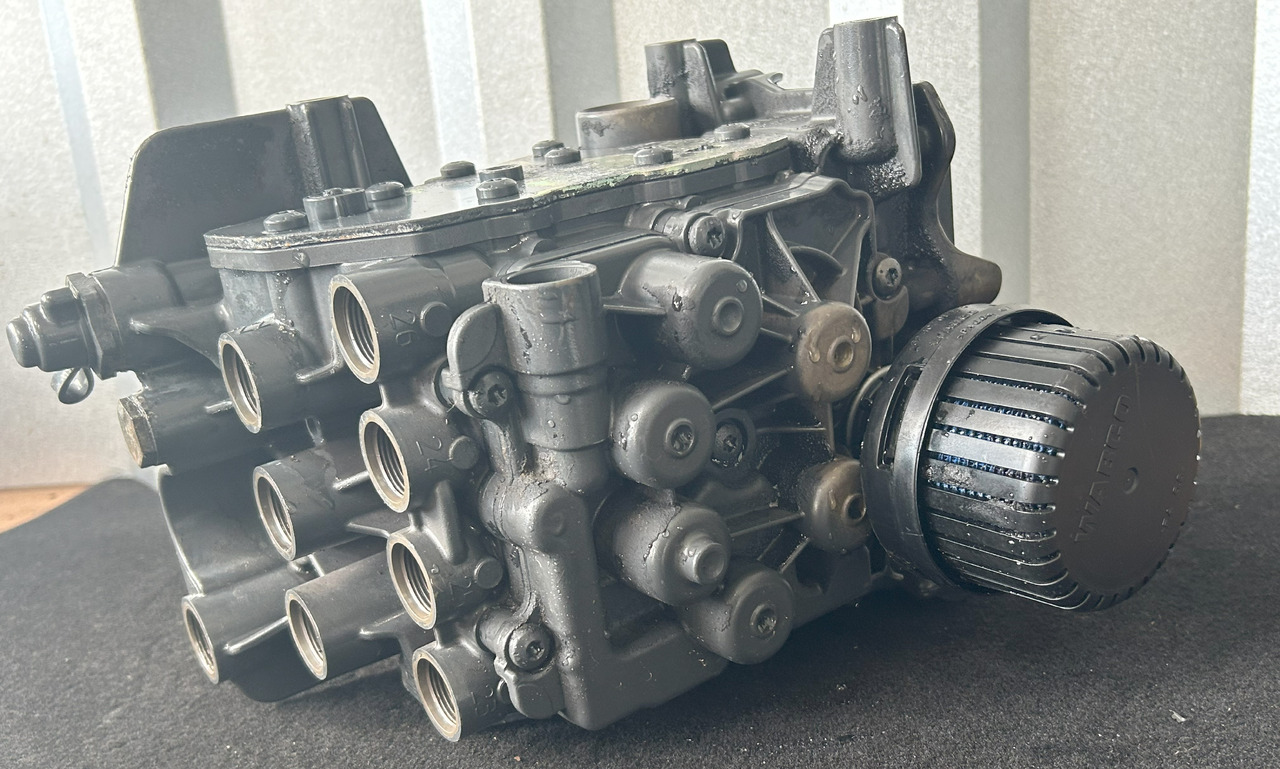 MERCEDES-BENZ ACTROS MP4 EAPU AIR DRYER - Brake parts for Truck: picture 3 MERCEDES-BENZ ACTROS MP4 EAPU AIR DRYER - Brake parts for Truck: picture 3