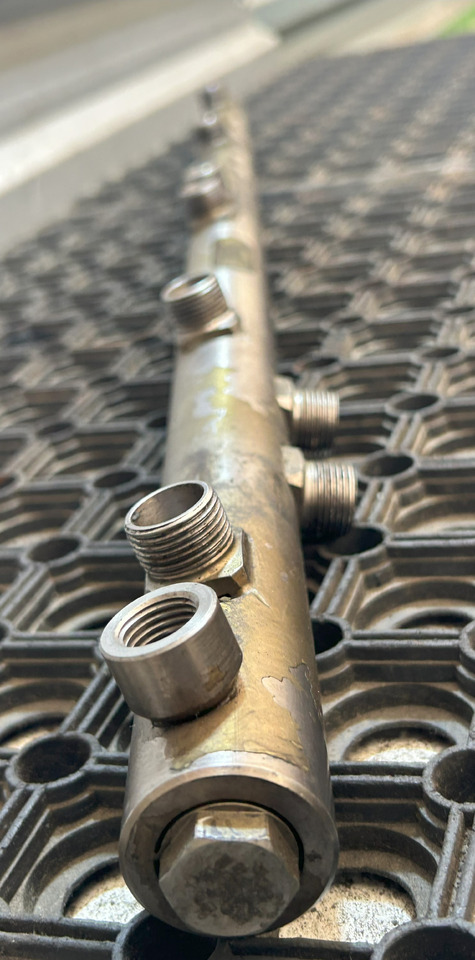 MERCEDES-BENZ Commonrail pressure pipe ACTROS MP4 - Fuel system for Truck: picture 2 MERCEDES-BENZ Commonrail pressure pipe ACTROS MP4 - Fuel system for Truck: picture 2