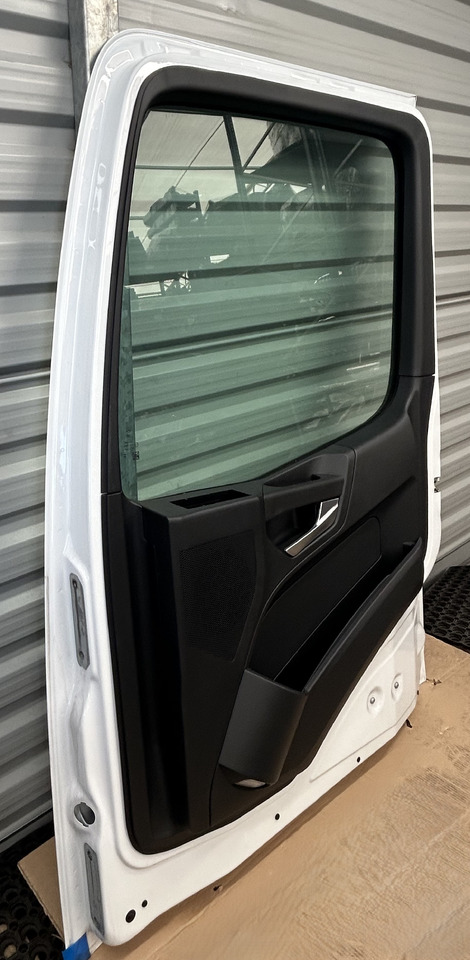 MERCEDES DOOR RIGHT  narrow cab M-CLASSIC SPACE  ACTROS AROCS MP4 MP5 BRAND NEW - Door and parts: picture 3 MERCEDES DOOR RIGHT  narrow cab M-CLASSIC SPACE  ACTROS AROCS MP4 MP5 BRAND NEW - Door and parts: picture 3