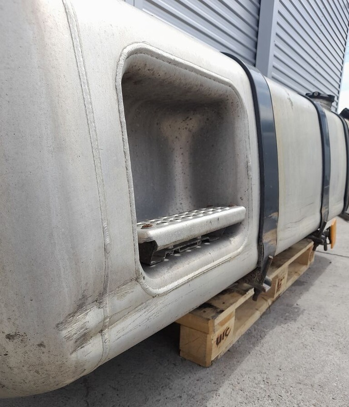 Mercedes-Benz ACTROS MP4 660L A9604703501 Mercedes-Benz truck - Fuel tank for Truck: picture 3 Mercedes-Benz ACTROS MP4 660L A9604703501 Mercedes-Benz truck - Fuel tank for Truck: picture 3