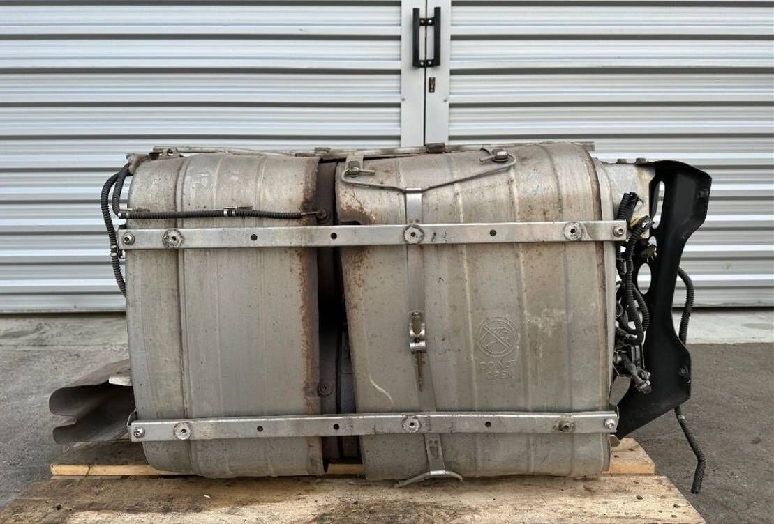 Mercedes-Benz ACTROS MP4 A0084902212 truck - Catalytic converter for Truck: picture 1 Mercedes-Benz ACTROS MP4 A0084902212 truck - Catalytic converter for Truck: picture 1