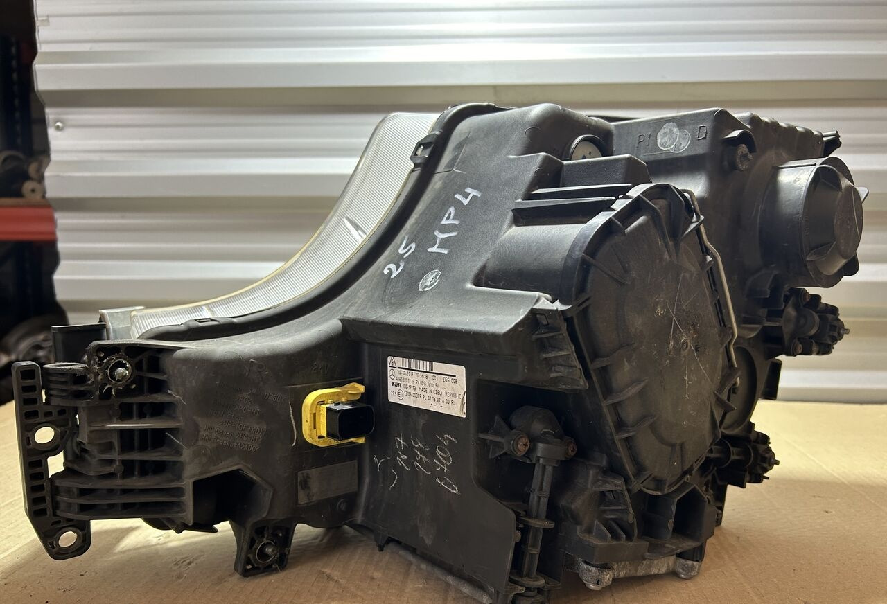 Mercedes-Benz ACTROS MP4 A9608200639 Mercedes-Benz ACTROS MP4 - Headlight for Truck: picture 3 Mercedes-Benz ACTROS MP4 A9608200639 Mercedes-Benz ACTROS MP4 - Headlight for Truck: picture 3