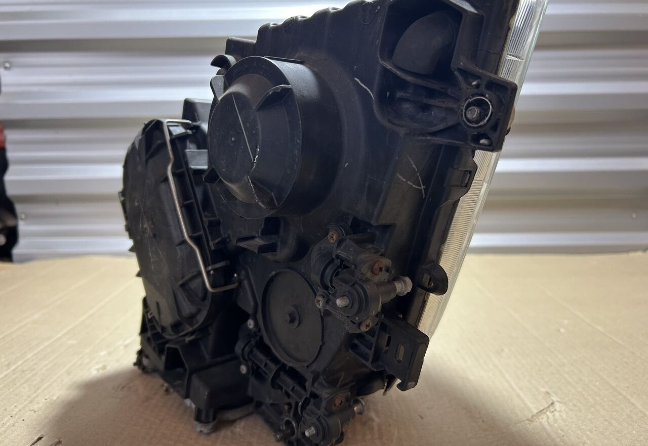 Mercedes-Benz ACTROS MP4 A9608200739 Mercedes-Benz ACTROS MP4 truck - Headlight for Truck: picture 5 Mercedes-Benz ACTROS MP4 A9608200739 Mercedes-Benz ACTROS MP4 truck - Headlight for Truck: picture 5