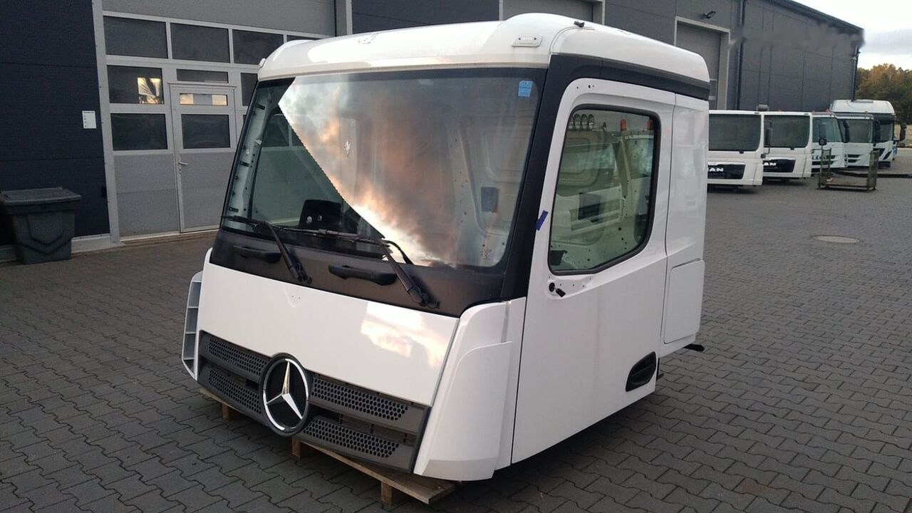 Mercedes-Benz Arocs 8x8 8x6 4x4 6x6 6x4 M Classic Space 320mm Mercedes-Benz AROCS Arocs 8x8 8x6 4x4 6x6 6x4 M Classic Space 320mm truck - Cab for Truck: picture 2 Mercedes-Benz Arocs 8x8 8x6 4x4 6x6 6x4 M Classic Space 320mm Mercedes-Benz AROCS Arocs 8x8 8x6 4x4 6x6 6x4 M Classic Space 320mm truck - Cab for Truck: picture 2