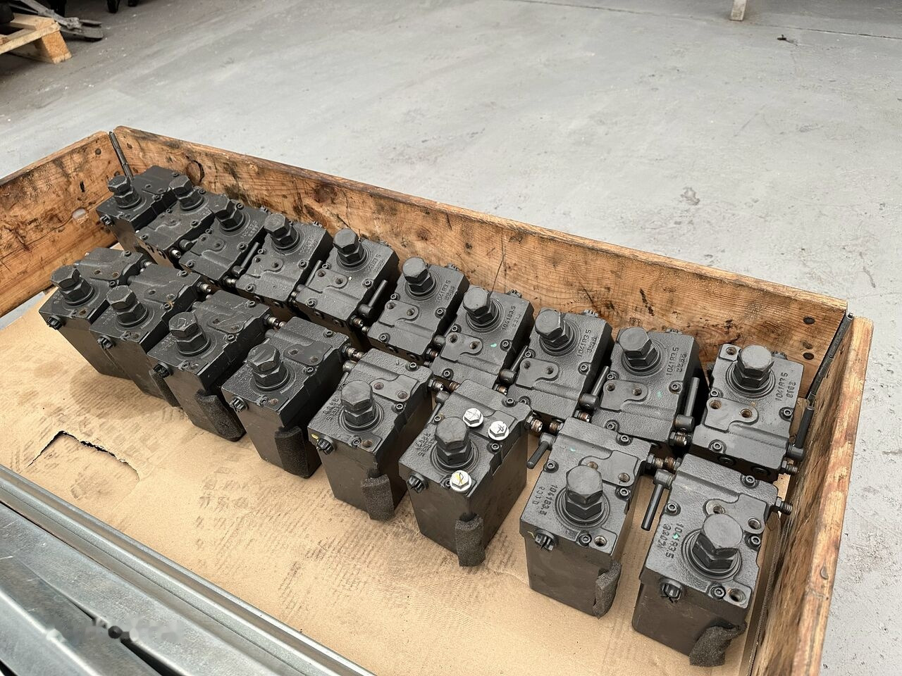 New Hydraulic pump for Truck POMPKA PODNOSZENIA KABINY A9605530001 ACTROS MP4 Mercedes-Benz ACTROS MP4 A9605530001 truck: picture 6 New Hydraulic pump for Truck POMPKA PODNOSZENIA KABINY A9605530001 ACTROS MP4 Mercedes-Benz ACTROS MP4 A9605530001 truck: picture 6