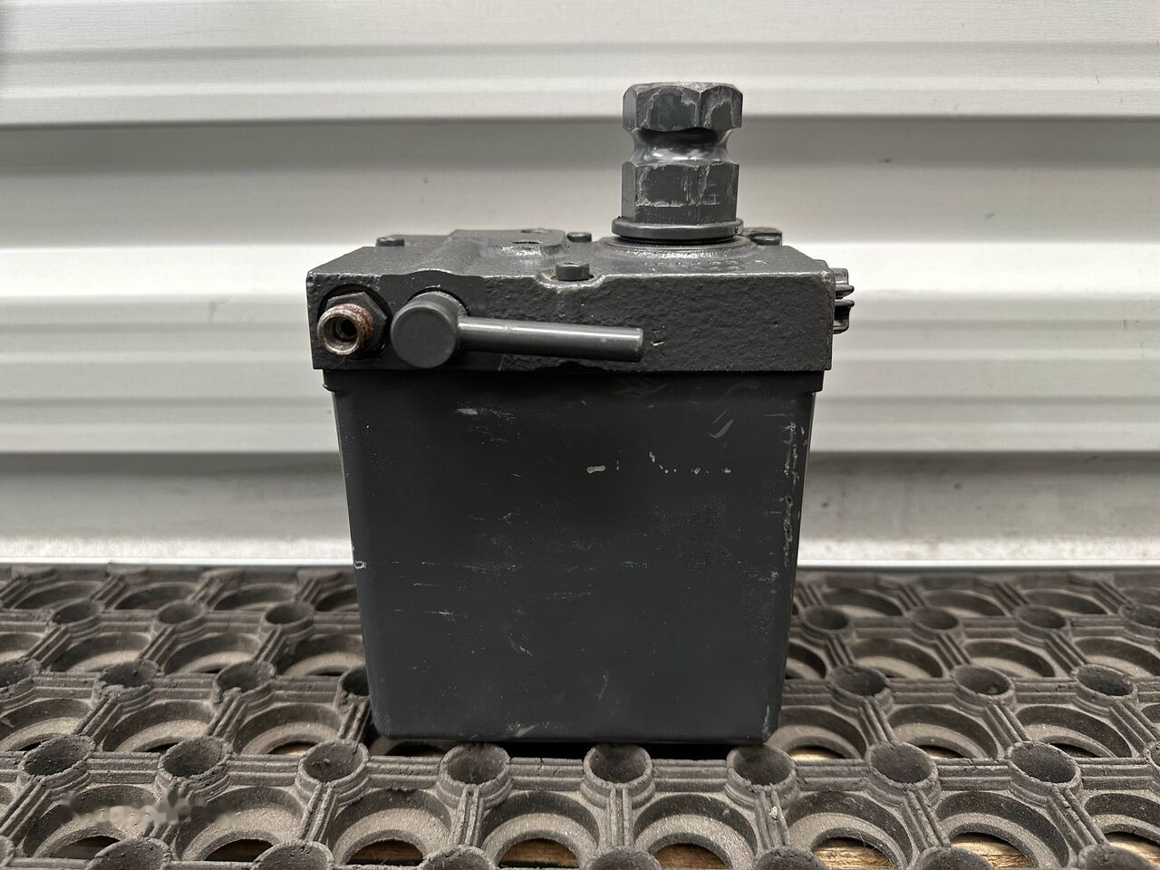 POMPKA PODNOSZENIA KABINY A9605530001 ACTROS MP4 Mercedes-Benz ACTROS MP4 A9605530001 truck - Hydraulic pump for Truck: picture 2 POMPKA PODNOSZENIA KABINY A9605530001 ACTROS MP4 Mercedes-Benz ACTROS MP4 A9605530001 truck - Hydraulic pump for Truck: picture 2