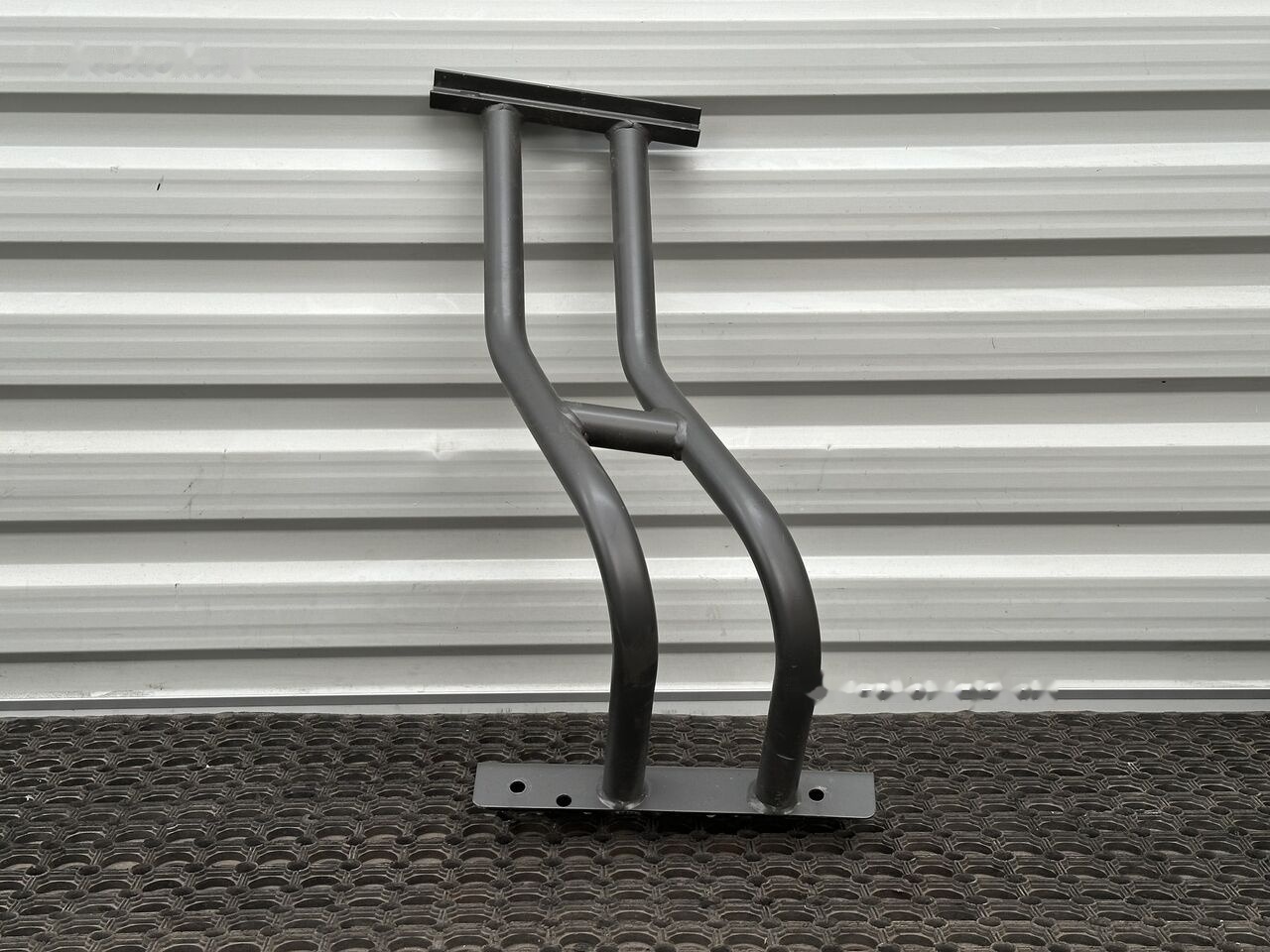 WSPORNIK STOPNIA / STEP SUPPORT IVECO EUROCARGO - Cab and interior for Truck: picture 1 WSPORNIK STOPNIA / STEP SUPPORT IVECO EUROCARGO - Cab and interior for Truck: picture 1