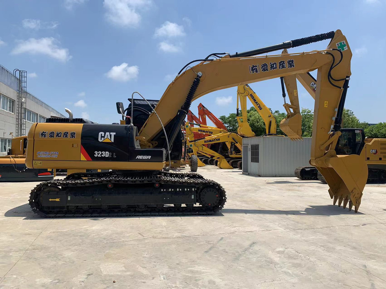 Caterpillar Excavator 320, 323 with Mechanical Engine Mitsubishi S6K - Crawler excavator: picture 2 Caterpillar Excavator 320, 323 with Mechanical Engine Mitsubishi S6K - Crawler excavator: picture 2