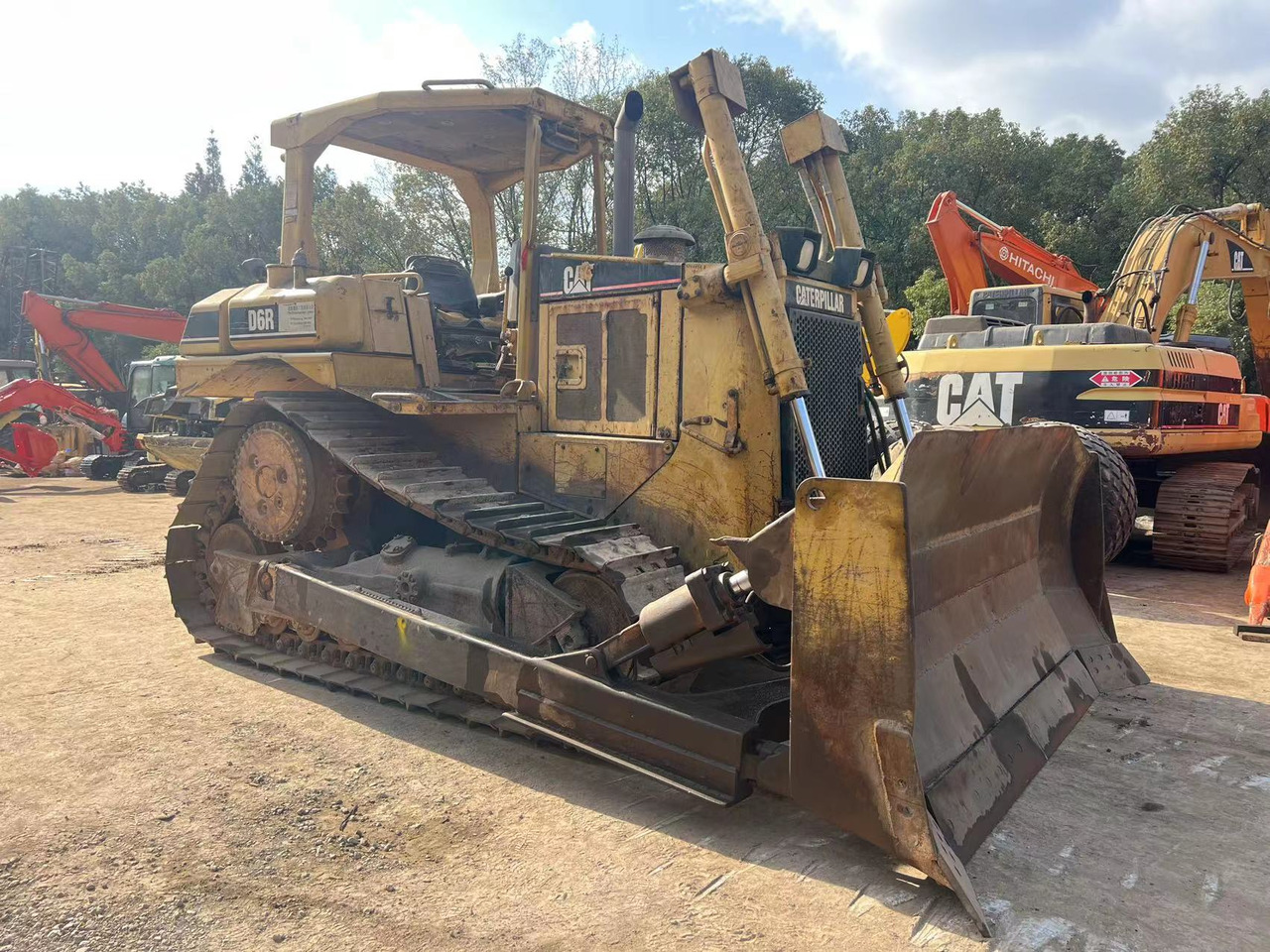 Caterpillar Original Condition CAT D6R bulldozer with Rippers - Bulldozer: picture 1 Caterpillar Original Condition CAT D6R bulldozer with Rippers - Bulldozer: picture 1