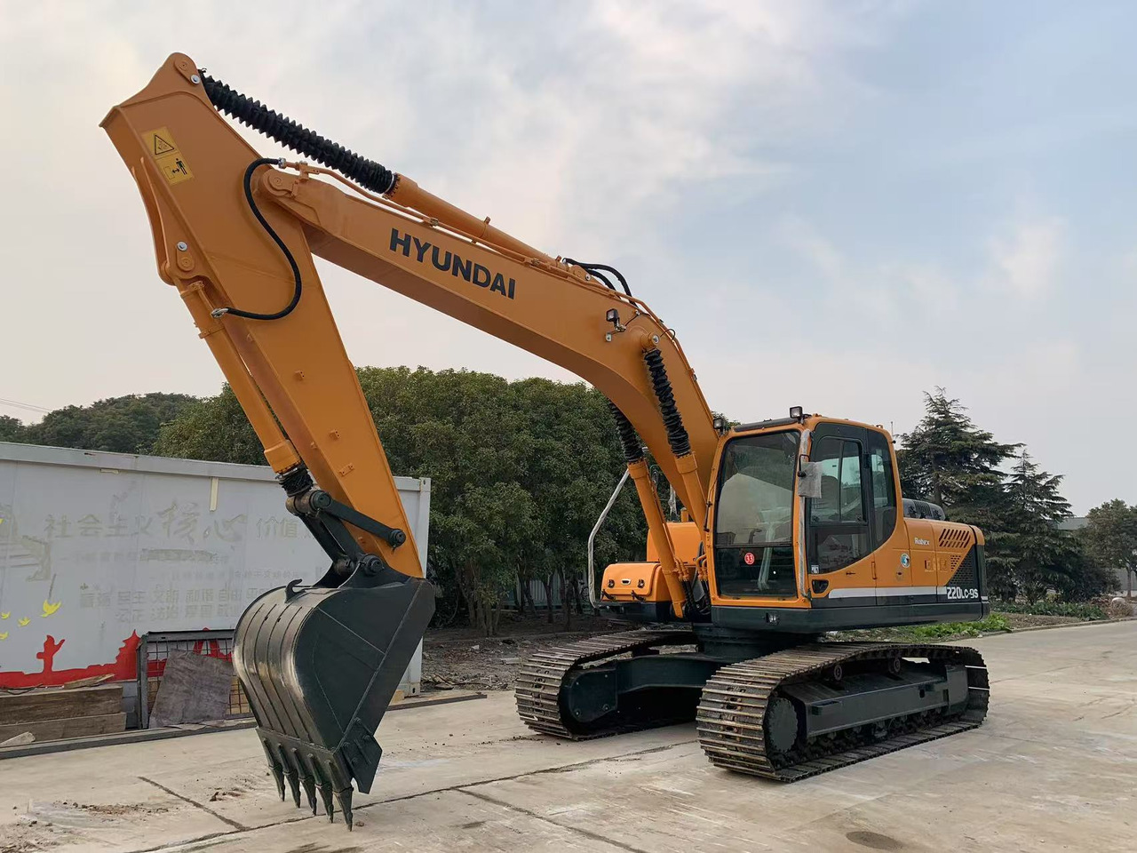 Hyundai Excavator 220LC-9S Secondhand Korea Machine - Crawler excavator: picture 2 Hyundai Excavator 220LC-9S Secondhand Korea Machine - Crawler excavator: picture 2