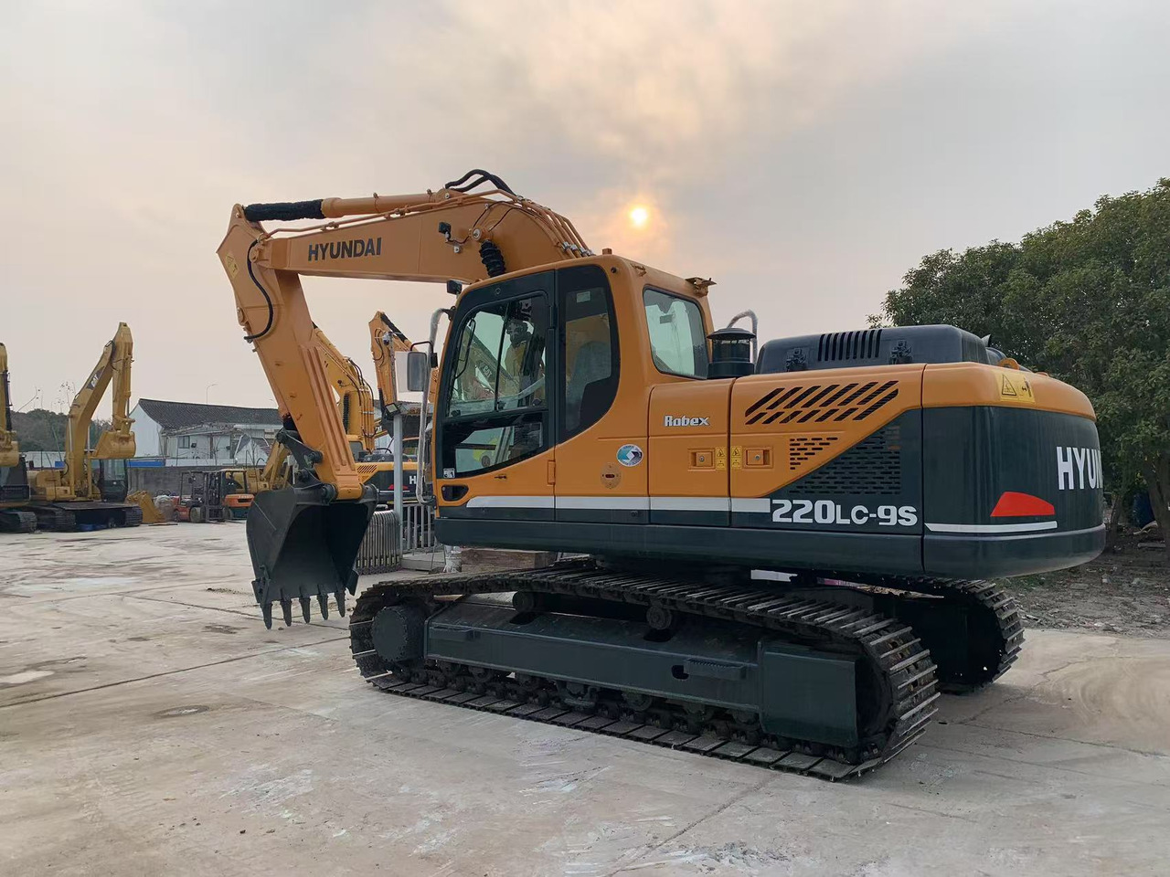 Hyundai Excavator 220LC-9S Secondhand Korea Machine - Crawler excavator: picture 3 Hyundai Excavator 220LC-9S Secondhand Korea Machine - Crawler excavator: picture 3