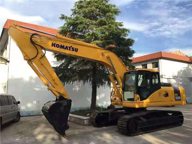 KOMATSU excavator PC220 secondhand excavator with excellent condition - Crawler excavator: picture 2 KOMATSU excavator PC220 secondhand excavator with excellent condition - Crawler excavator: picture 2
