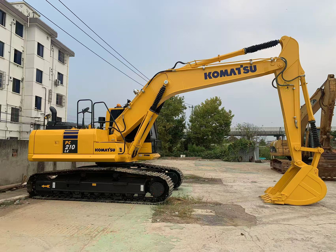 Komatsu Crawler Excavator PC210, PC200 Good Price Japan Excavator - Crawler excavator: picture 4 Komatsu Crawler Excavator PC210, PC200 Good Price Japan Excavator - Crawler excavator: picture 4