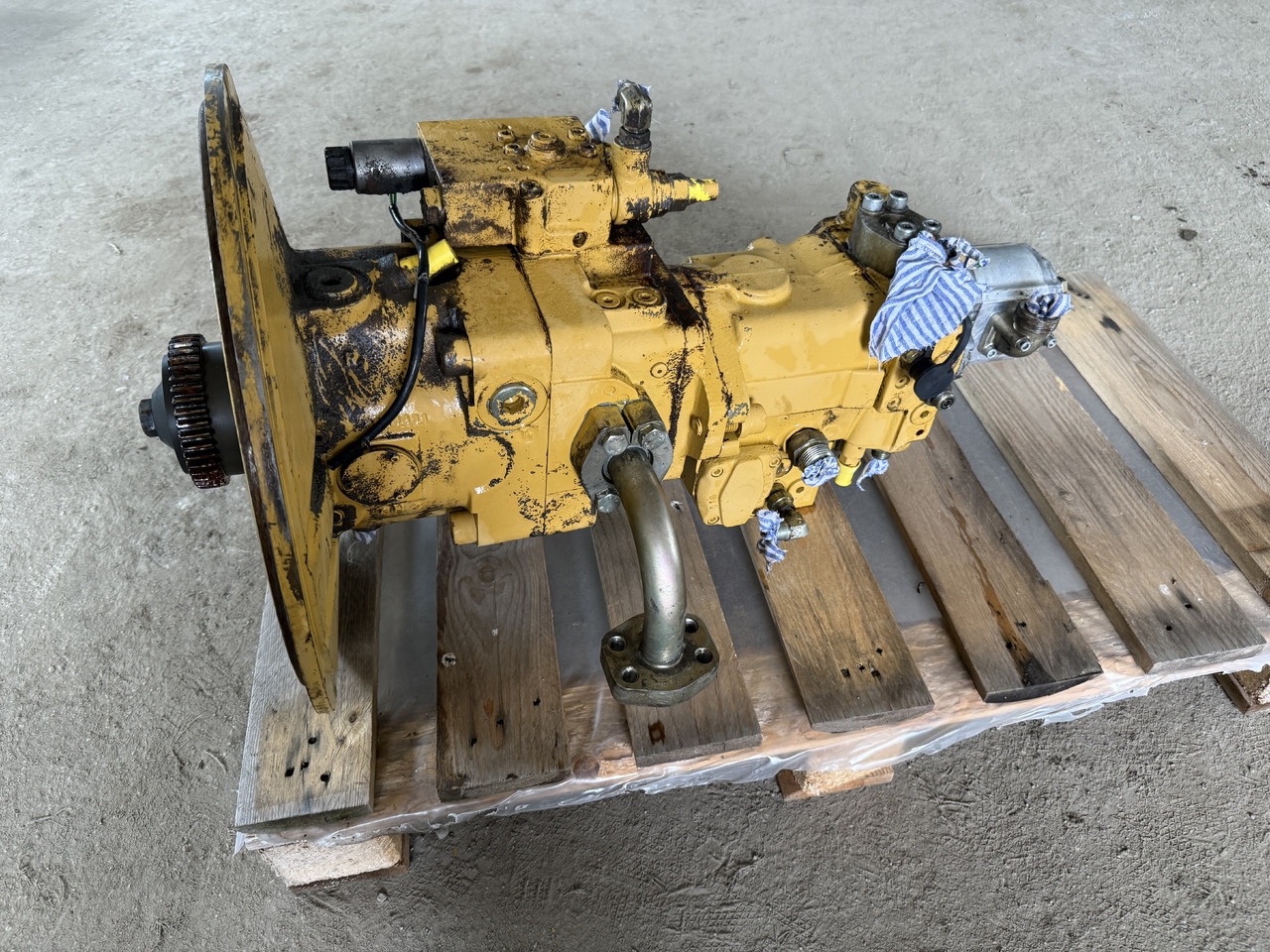CATERPILLAR M313C - Hydraulic pump for Wheel excavator: picture 1 CATERPILLAR M313C - Hydraulic pump for Wheel excavator: picture 1