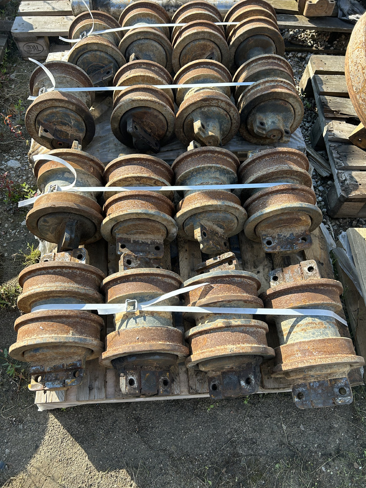 Liebherr PR722 - Undercarriage parts for Bulldozer: picture 4 Liebherr PR722 - Undercarriage parts for Bulldozer: picture 4
