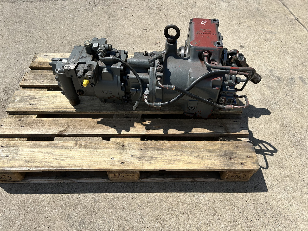 ZF 2HL 100, LIEBHERR 904B - Gearbox for Excavator: picture 3 ZF 2HL 100, LIEBHERR 904B - Gearbox for Excavator: picture 3