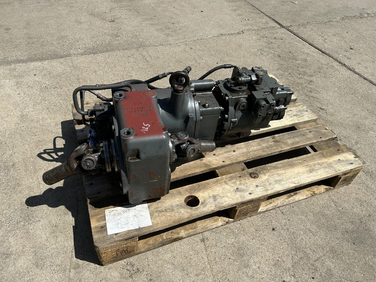 ZF 2HL 100, LIEBHERR 904B - Gearbox for Excavator: picture 1 ZF 2HL 100, LIEBHERR 904B - Gearbox for Excavator: picture 1