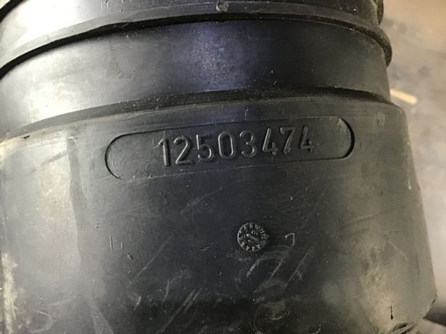 Liebherr A928 / R926 / R930 - Air intake pipe: picture 2 Liebherr A928 / R926 / R930 - Air intake pipe: picture 2