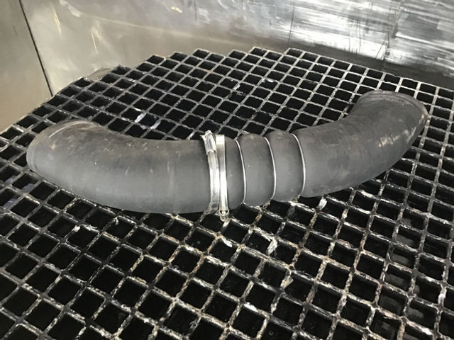 Liebherr A928 / R926 / R930 - Air intake pipe: picture 2 Liebherr A928 / R926 / R930 - Air intake pipe: picture 2