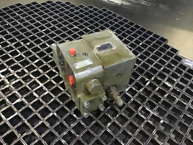 Valve Liebherr Brake Valve: picture 10