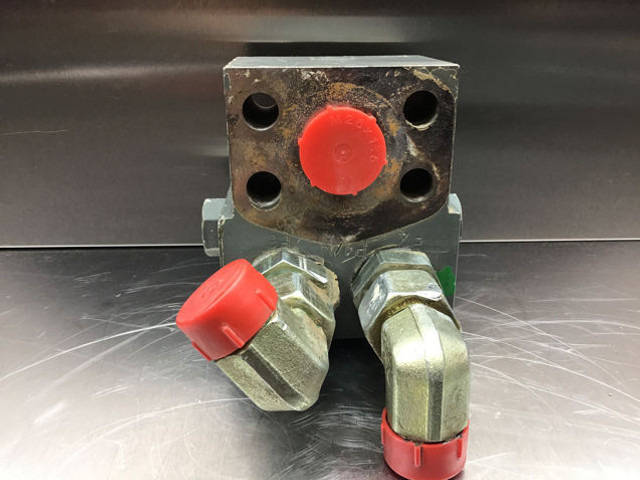 Valve Liebherr Bypass Valve: picture 1