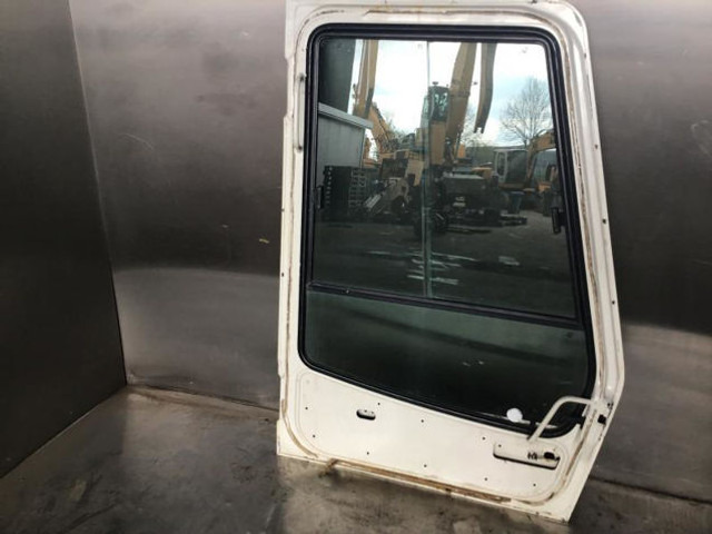 Liebherr Cabin Door - Door and parts: picture 3 Liebherr Cabin Door - Door and parts: picture 3