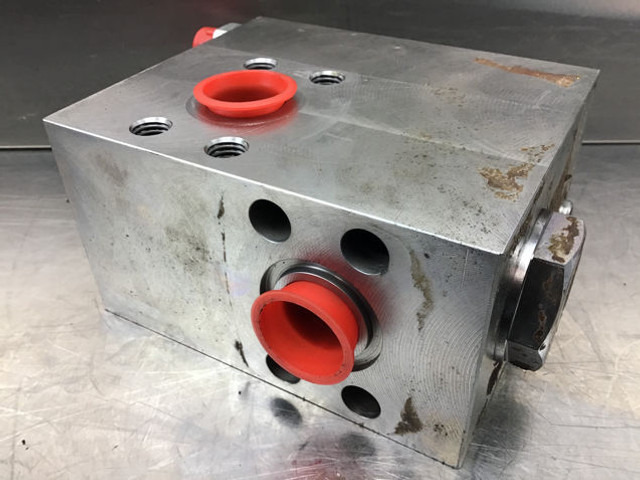 Liebherr Check Valve - Hydraulics: picture 3 Liebherr Check Valve - Hydraulics: picture 3