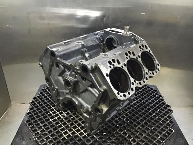 Liebherr Crankcase - Air intake pipe: picture 5 Liebherr Crankcase - Air intake pipe: picture 5