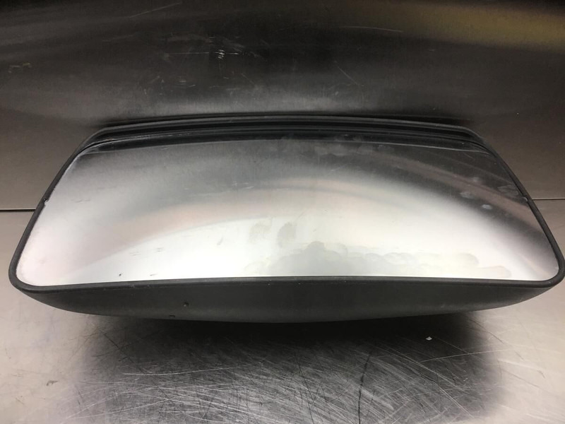 Liebherr L550 / L556 / L566 / L576 / L580 - Rear view mirror: picture 1 Liebherr L550 / L556 / L566 / L576 / L580 - Rear view mirror: picture 1