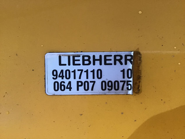 Liebherr LH 60 C / LH60 M - Bumper: picture 3 Liebherr LH 60 C / LH60 M - Bumper: picture 3