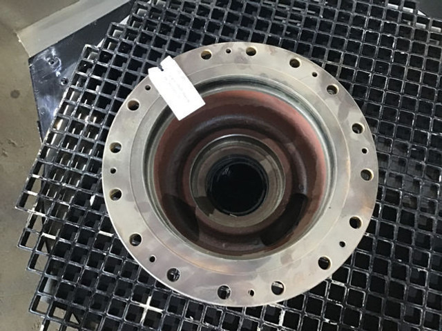 Liebherr Output Shaft Housing - Hydraulics: picture 4 Liebherr Output Shaft Housing - Hydraulics: picture 4