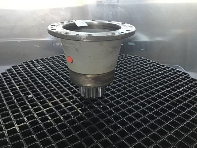 Liebherr Output Shaft Housing - Wheel hub: picture 1 Liebherr Output Shaft Housing - Wheel hub: picture 1