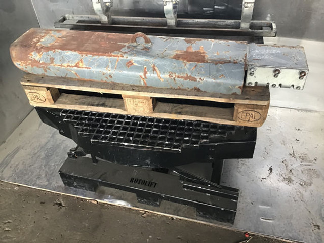 Liebherr Protection - Bumper: picture 1 Liebherr Protection - Bumper: picture 1