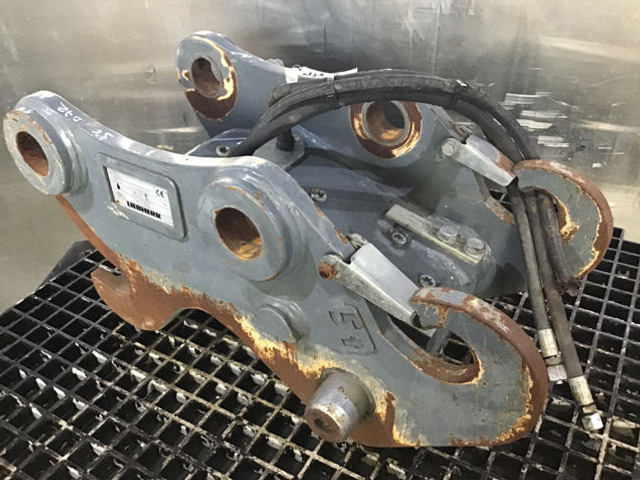 Liebherr Quick Hitch SWA-33 - Quick coupler: picture 3 Liebherr Quick Hitch SWA-33 - Quick coupler: picture 3