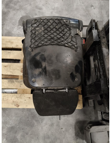 Liebherr R926 COMP / R946 LC / R946 LC-V / R946 NLC / R946 S-HD / R950 / R950 LC-V / R950 S-HD / R922 LC / R926 LC / R920 LC / R920 NLC / - Seat: picture 1 Liebherr R926 COMP / R946 LC / R946 LC-V / R946 NLC / R946 S-HD / R950 / R950 LC-V / R950 S-HD / R922 LC / R926 LC / R920 LC / R920 NLC / - Seat: picture 1