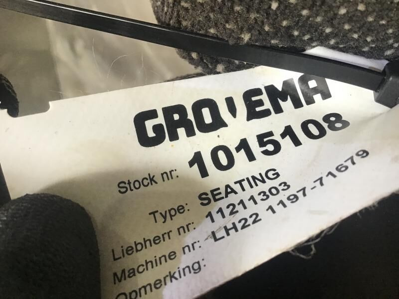 Liebherr R926 COMP / R946 LC / R946 LC-V / R946 NLC / R946 S-HD / R950 / R950 LC-V / R950 S-HD / R922 LC / R926 LC / R920 LC / R920 NLC / - Seat: picture 3 Liebherr R926 COMP / R946 LC / R946 LC-V / R946 NLC / R946 S-HD / R950 / R950 LC-V / R950 S-HD / R922 LC / R926 LC / R920 LC / R920 NLC / - Seat: picture 3
